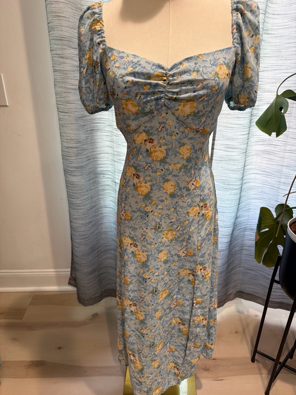 Floral Puff-Sleeve Midi Dress in Light Blue